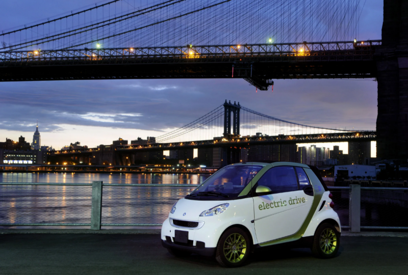 Нью-Йорк запускает пилотную программу умной зарядки домашних электромобилей